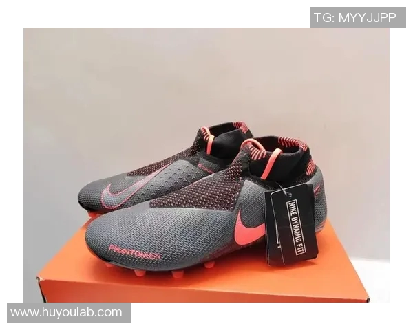 球星上脚暗煞足球鞋炫酷亮相 引领赛场风潮展现独特魅力